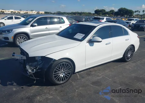 2025 Mercedes-Benz C 300 z USA, uszkodzony, nr VIN W1KAF4GB7SR290792